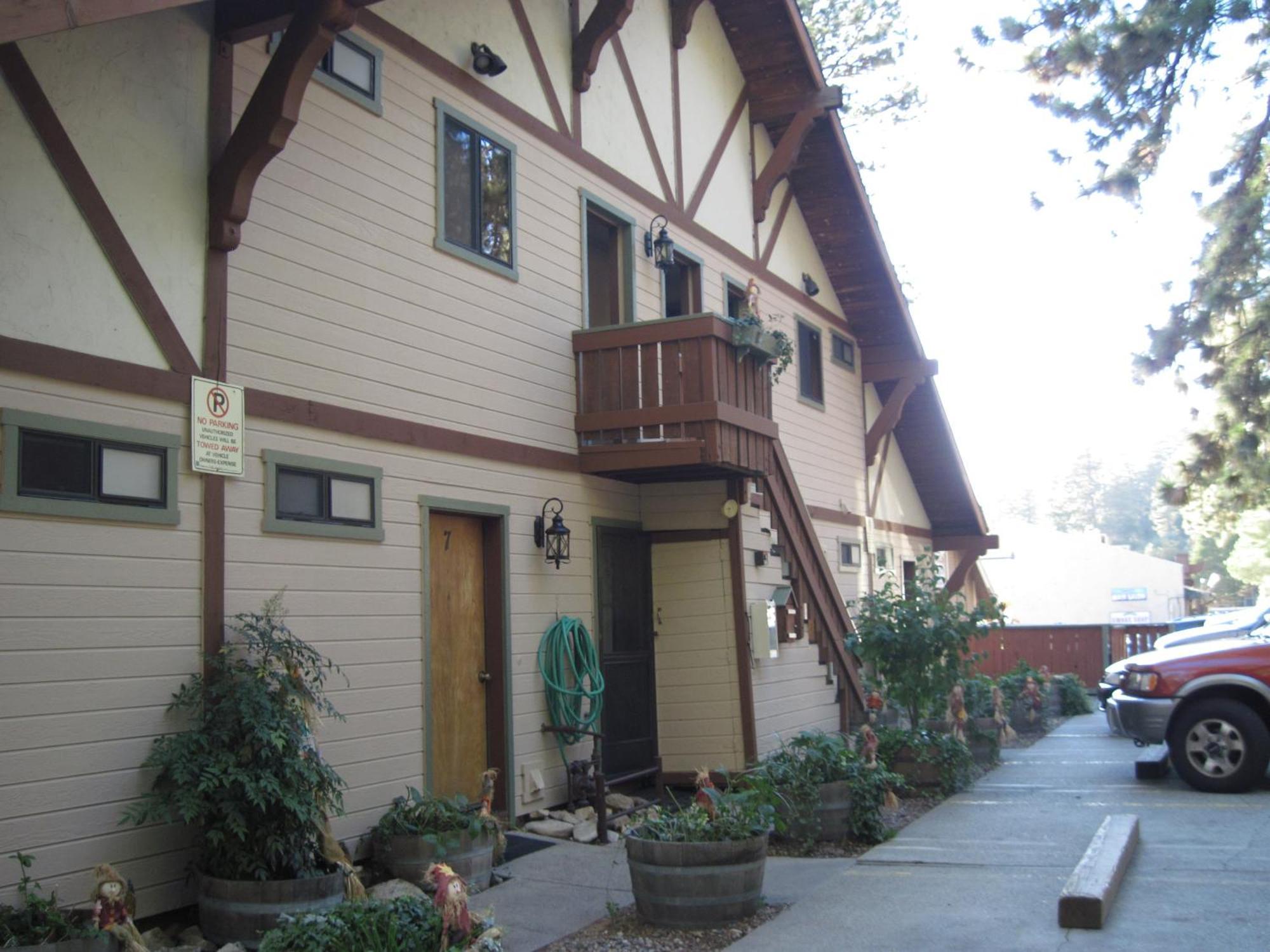 The North Shore Inn Crestline エクステリア 写真