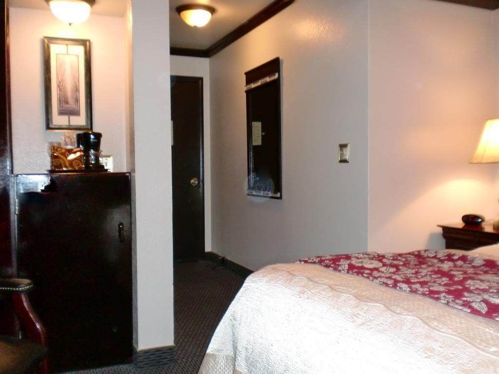 The North Shore Inn Crestline エクステリア 写真