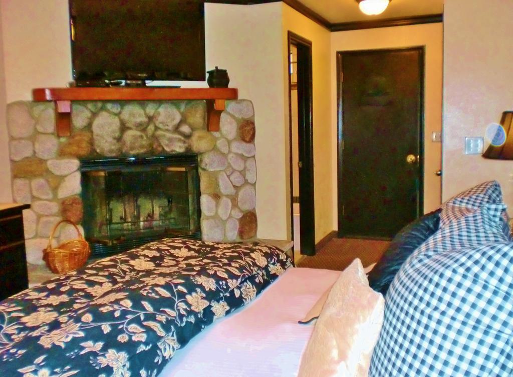 The North Shore Inn Crestline エクステリア 写真