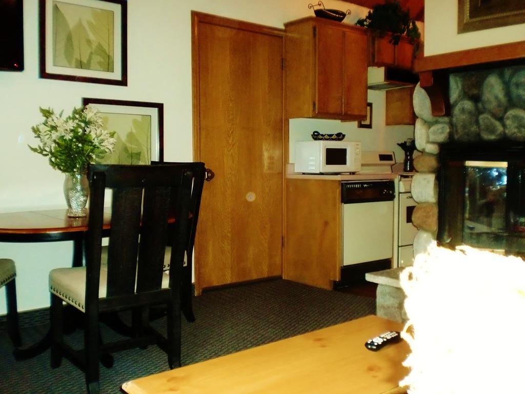 The North Shore Inn Crestline エクステリア 写真